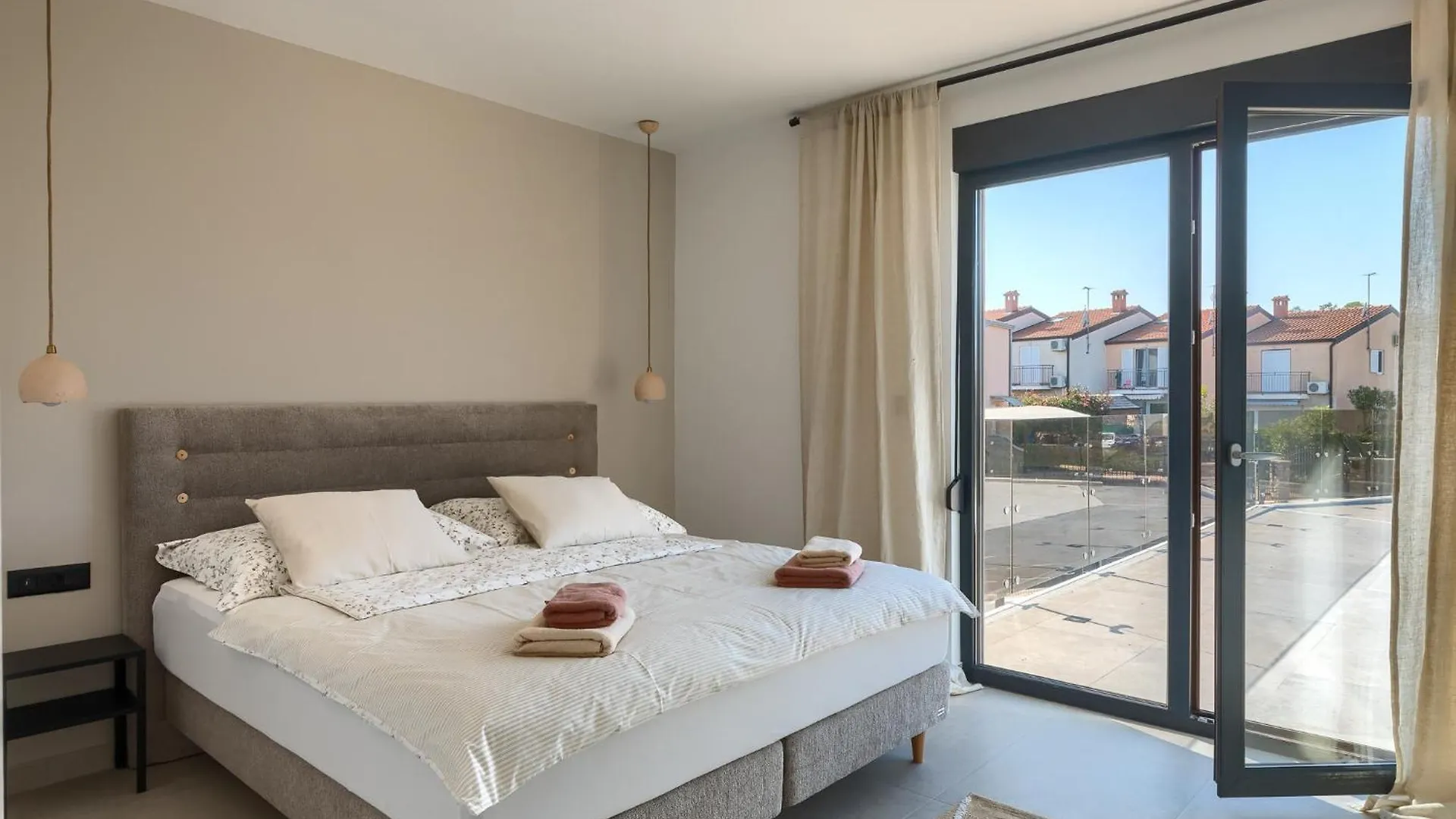 Tar-Vabriga Modern Villa Ava With Outdoor Pool In Tar