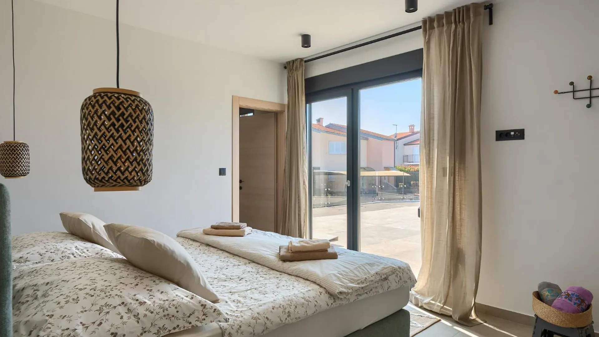 Tar-Vabriga Modern Villa Ava With Outdoor Pool In Tar